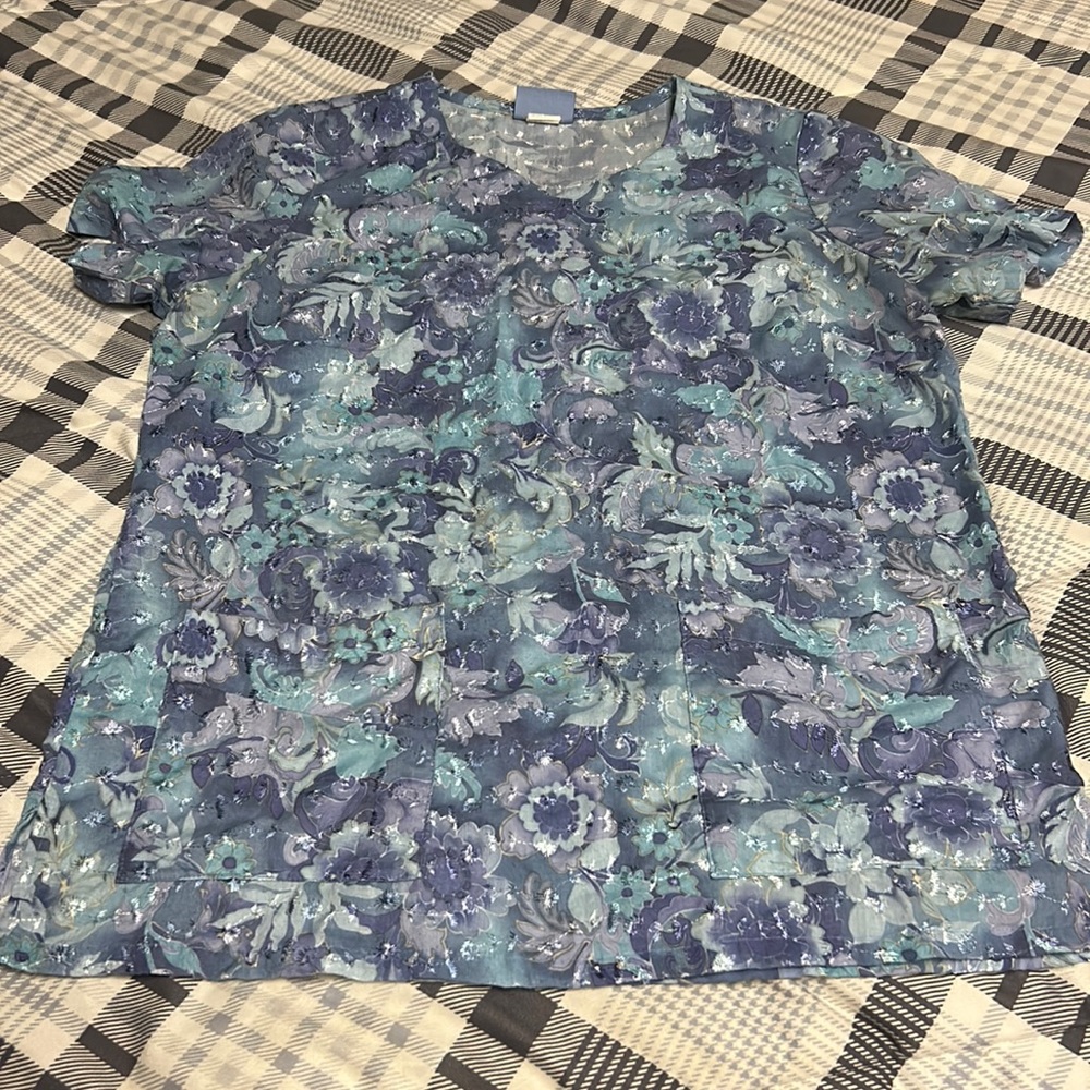 Size medium elan by barco scrub top